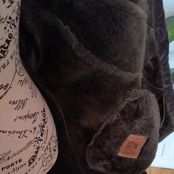 Original Shearling Brown Crocodile Embossed Coat with Fur Collar. Size Large - Picture 8 of 8